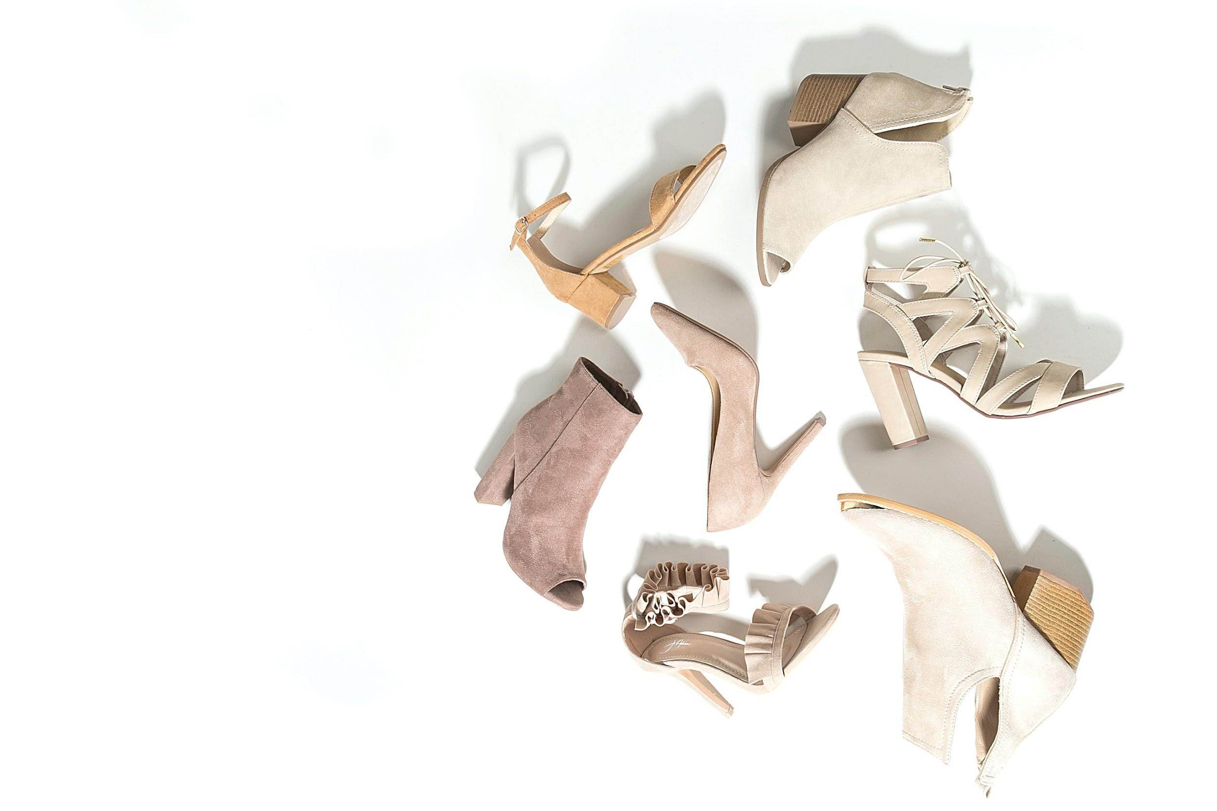 Summer sandals in beige shades